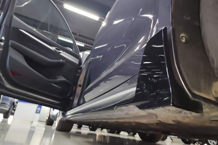 Used Geely Auto Preface 2025 Dongfang Yao 2.0TD Moonlight Edition Left Side Sill