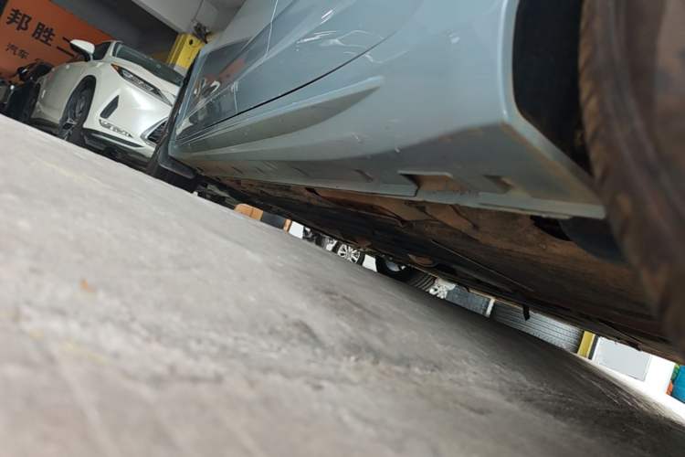 Used Geely Auto Preface 2025 Dongfang Yao 1.5TD Fuyao Edition Left Side Sill