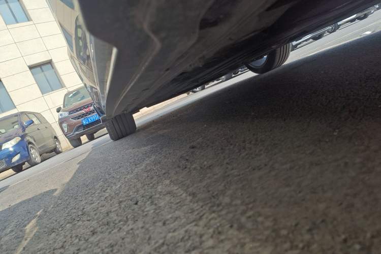 Used Geely Auto Preface 2025 Dongfang Yao 2.0TD Moonlight Edition Left Side Sill