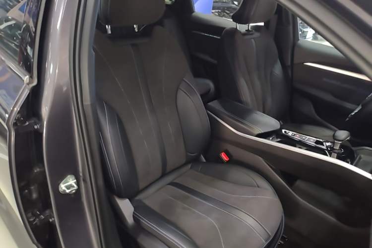 Used Geely Auto Preface 2025 Dongfang Yao 2.0TD Moonlight Edition Right Front Seat