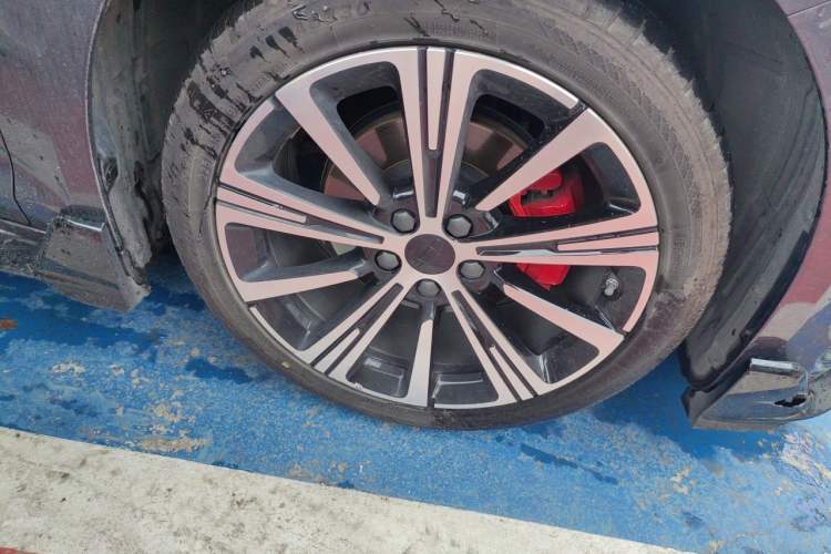 Used Geely Auto Preface 2025 Dongfang Yao 1.5TD Kunlun Edition Right Front Wheel Hub