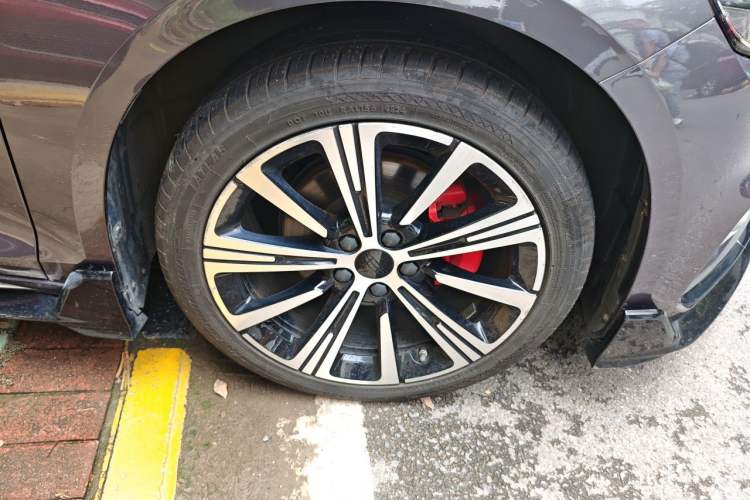Used Geely Auto Preface 2025 Dongfang Yao 1.5TD Kunlun Edition Right Front Wheel Hub