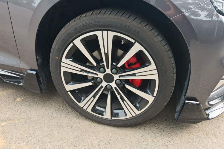 Used Geely Auto Preface 2025 Dongfang Yao 1.5TD Kunlun Edition Right Front Wheel Hub