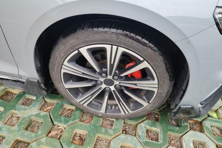 Used Geely Auto Preface 2025 Dongfang Yao 1.5TD Kunlun Edition Right Front Wheel Hub