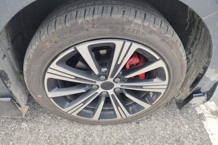 Used Geely Auto Preface 2025 Dongfang Yao 1.5TD Kunlun Edition Right Front Wheel Hub