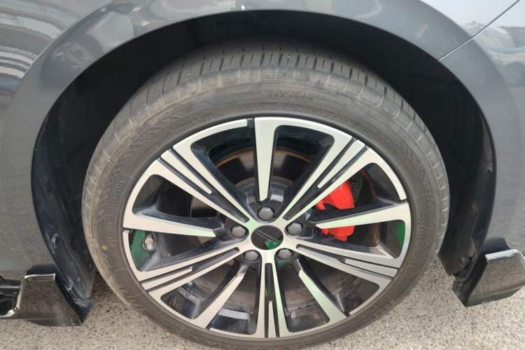 Used Geely Auto Preface 2025 Dongfang Yao 1.5TD Kunlun Edition Right Front Wheel Hub