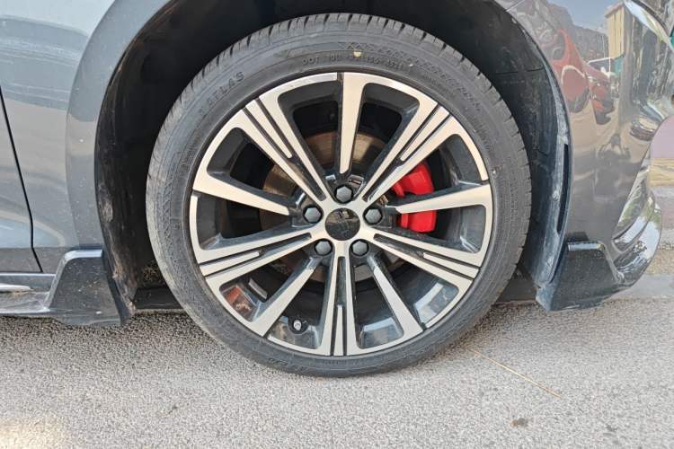 Used Geely Auto Preface 2025 Dongfang Yao 1.5TD Kunlun Edition Right Front Wheel Hub