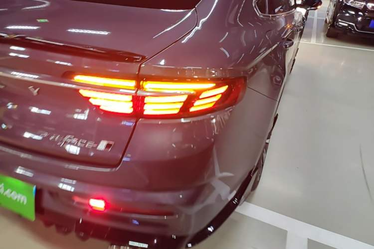 Used Geely Auto Preface 2025 Dongfang Yao 2.0TD Moonlight Edition Right Rear Taillight