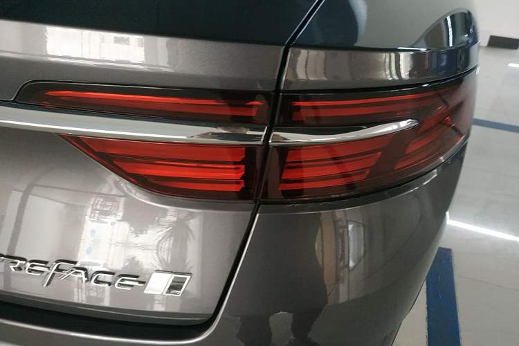 Used Geely Auto Preface 2025 Dongfang Yao 1.5TD Fuyao Edition Right Rear Taillight