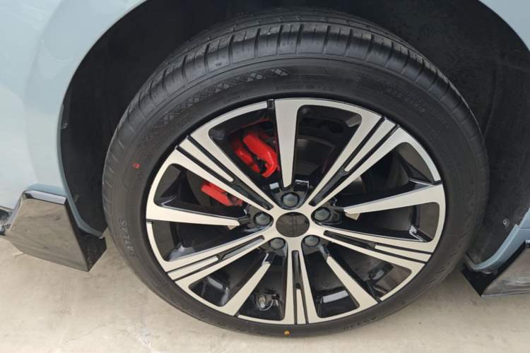 Used Geely Auto Preface 2025 Dongfang Yao 1.5TD Kunlun Edition Right Rear Wheel Hub