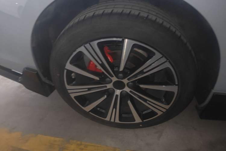 Used Geely Auto Preface 2025 Dongfang Yao 1.5TD Kunlun Edition Right Rear Wheel Hub