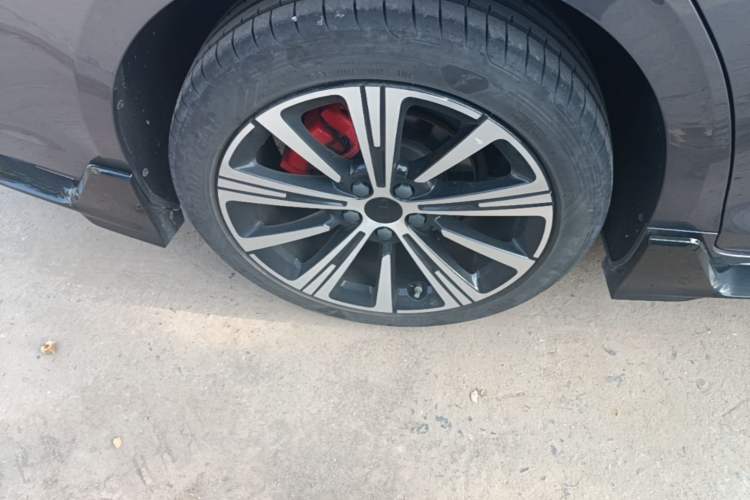 Used Geely Auto Preface 2025 Dongfang Yao 2.0TD Moonlight Edition Right Rear Wheel Hub