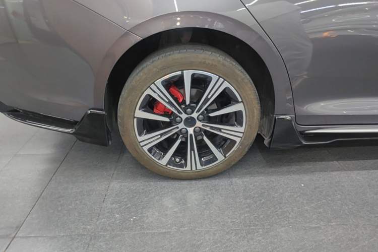 Used Geely Auto Preface 2025 Dongfang Yao 1.5TD Kunlun Edition Right Rear Wheel Hub