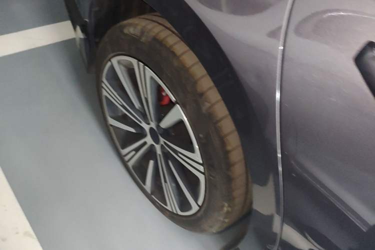 Used Geely Auto Preface 2025 Dongfang Yao 2.0TD Moonlight Edition Right Rear Wheel Hub