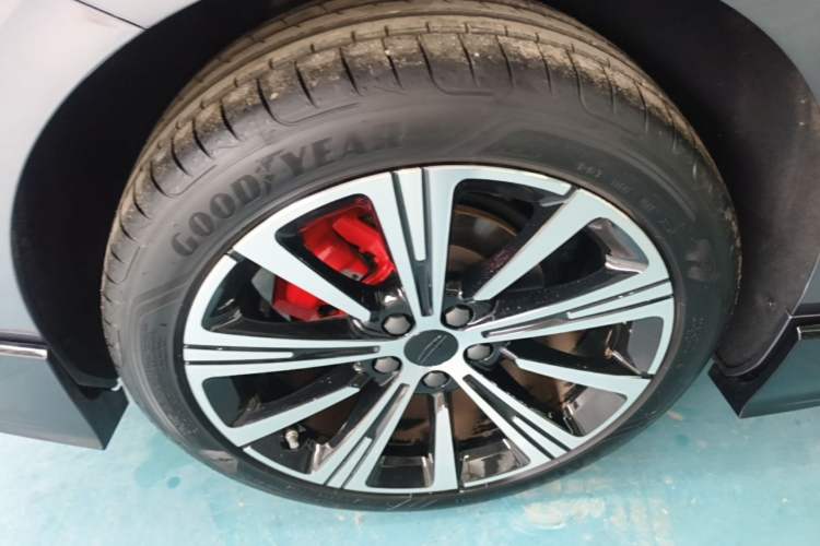 Used Geely Auto Preface 2025 Dongfang Yao 2.0TD Moonlight Edition Right Rear Wheel Hub