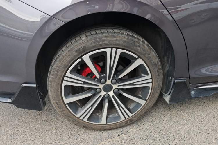Used Geely Auto Preface 2025 Dongfang Yao 2.0TD Moonlight Edition Right Rear Wheel Hub