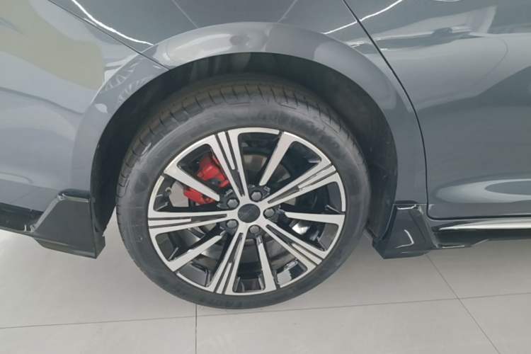 Used Geely Auto Preface 2025 Dongfang Yao 2.0TD Lanxing Edition Right Rear Wheel Hub