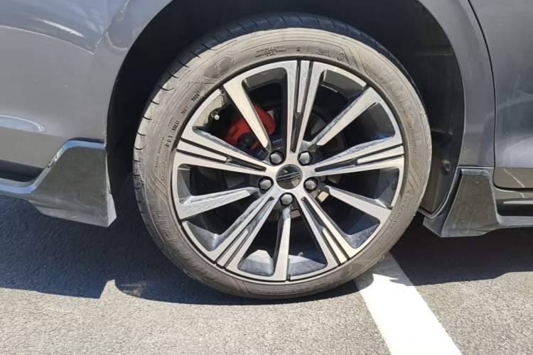 Used Geely Auto Preface 2025 Dongfang Yao 2.0TD Moonlight Edition Right Rear Wheel Hub