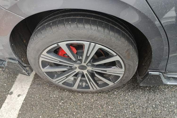 Used Geely Auto Preface 2025 Dongfang Yao 2.0TD Moonlight Edition Right Rear Wheel Hub