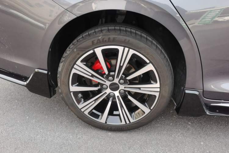 Used Geely Auto Preface 2025 Dongfang Yao 2.0TD Moonlight Edition Right Rear Wheel Hub