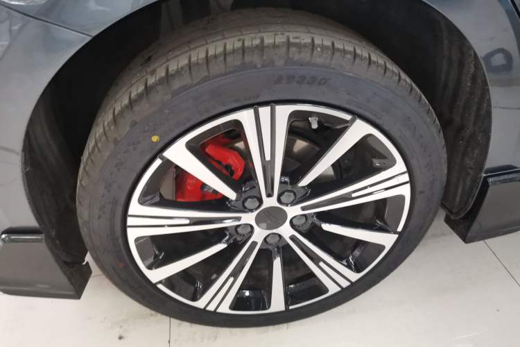 Used Geely Auto Preface 2025 Dongfang Yao 1.5TD Kunlun Edition Right Rear Wheel Hub