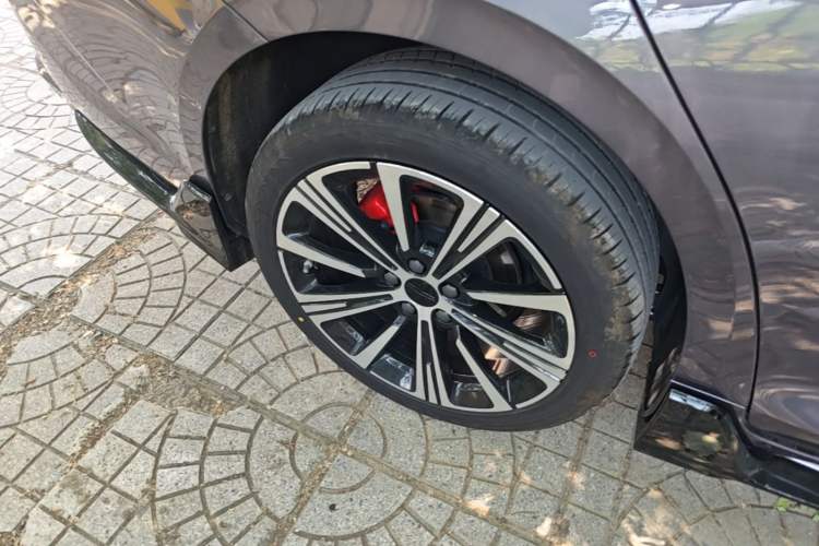Used Geely Auto Preface 2025 Dongfang Yao 1.5TD Kunlun Edition Right Rear Wheel Hub