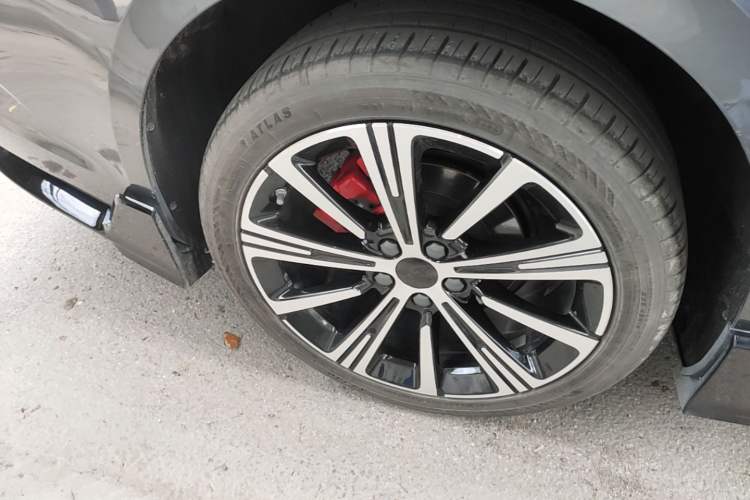 Used Geely Auto Preface 2025 Dongfang Yao 1.5TD Kunlun Edition Right Rear Wheel Hub