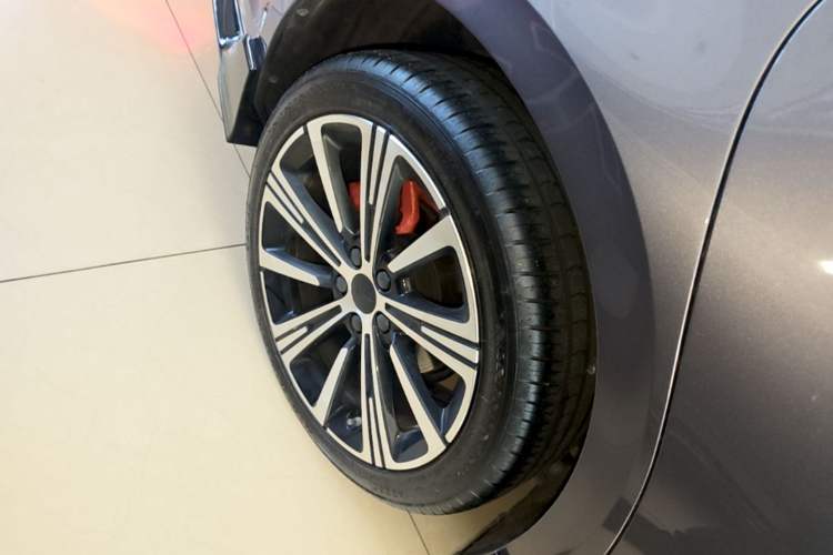 Used Geely Auto Preface 2025 Dongfang Yao 1.5TD Kunlun Edition Right Rear Wheel Hub