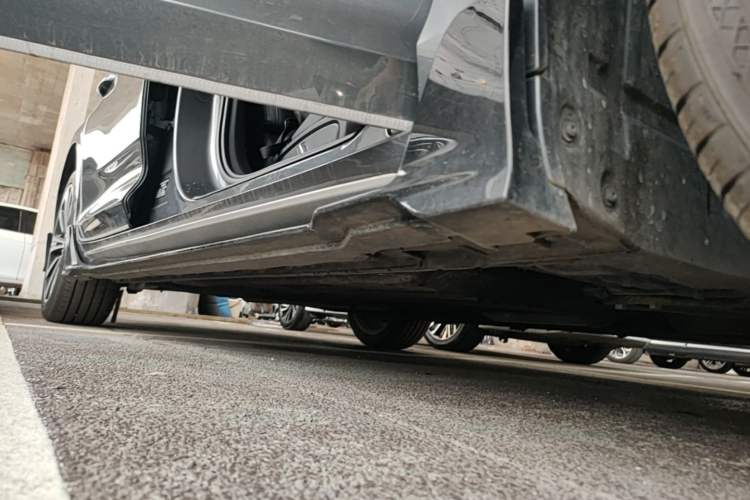 Used Geely Auto Preface 2025 Dongfang Yao 1.5TD Kunlun Edition Right Side Sill