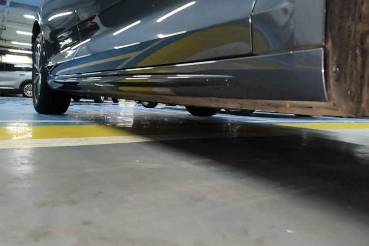 Used Geely Auto Preface 2025 Dongfang Yao 1.5TD Fuyao Edition Right Side Sill