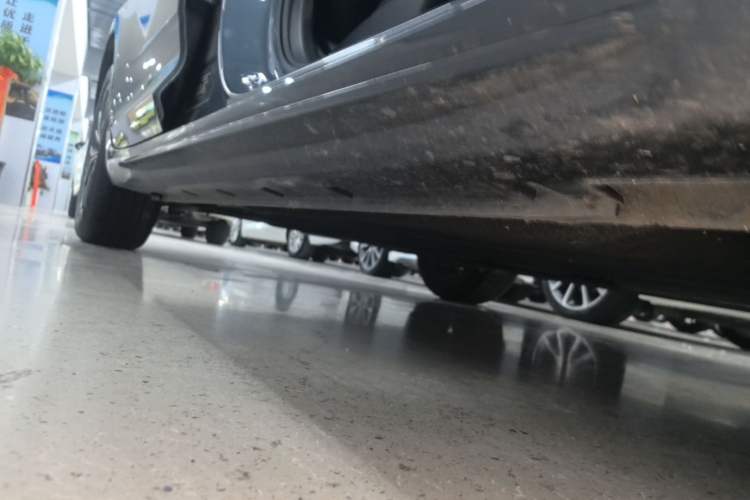 Used Geely Auto Preface 2025 Dongfang Yao 1.5TD Fuyao Edition Right Side Sill
