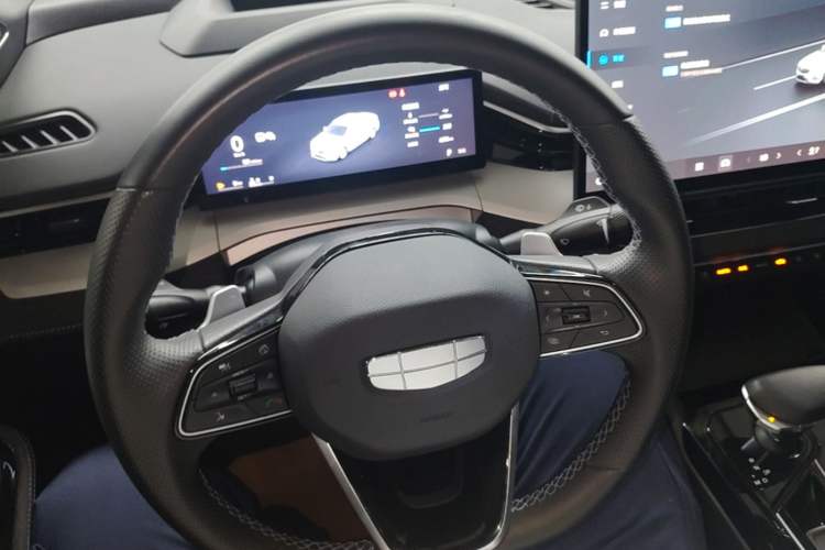 Used Geely Auto Preface 2025 Dongfang Yao 2.0TD Moonlight Edition Steering Wheel
