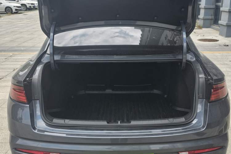 Used Geely Auto Preface 2025 Dongfang Yao 2.0TD Lanxing Edition Trunk