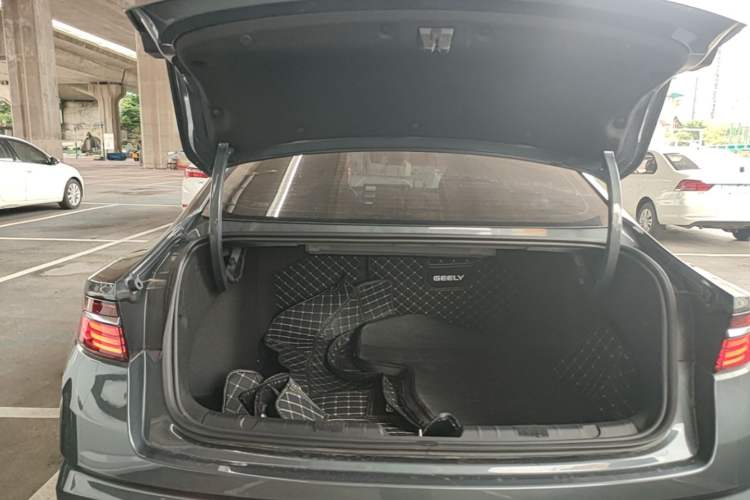 Used Geely Auto Preface 2025 Dongfang Yao 1.5TD Kunlun Edition Trunk