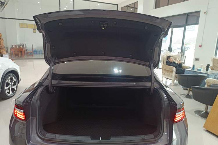 Used Geely Auto Preface 2025 Dongfang Yao 1.5TD Fuyao Edition Trunk