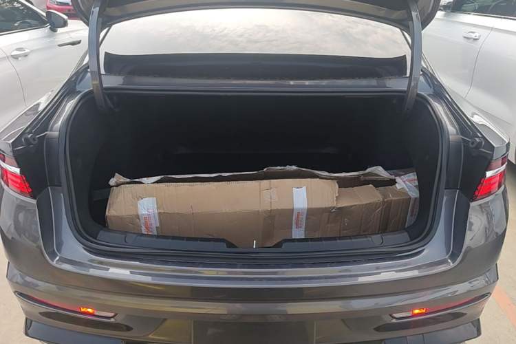 Used Geely Auto Preface 2025 Dongfang Yao 2.0TD Moonlight Edition Trunk