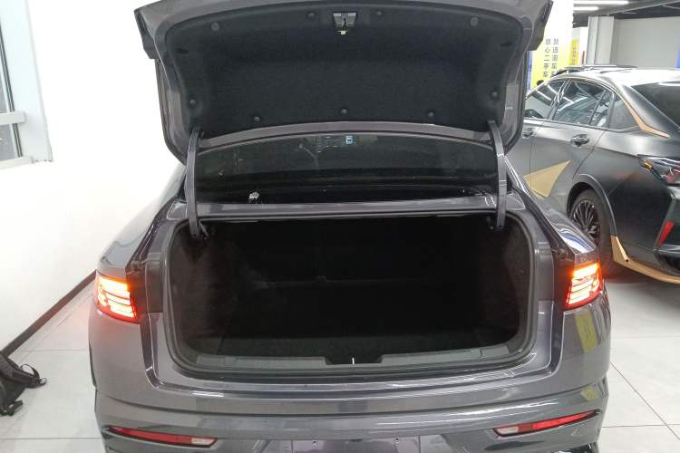 Used Geely Auto Preface 2025 Dongfang Yao 2.0TD Lanxing Edition Trunk