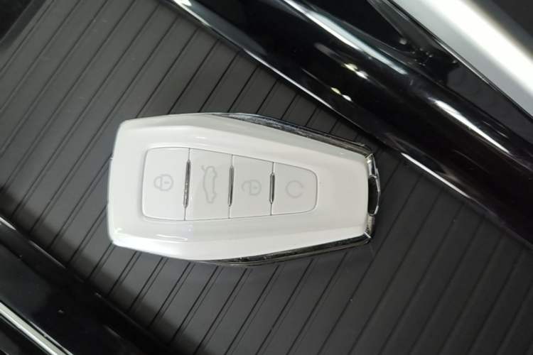 Used Geely Auto Preface 2025 Dongfang Yao 2.0TD Lanxing Edition Vehicle Key