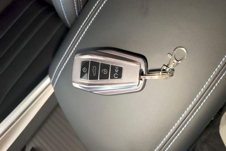 Used Geely Auto Preface 2025 Dongfang Yao 1.5TD Kunlun Edition Vehicle Key