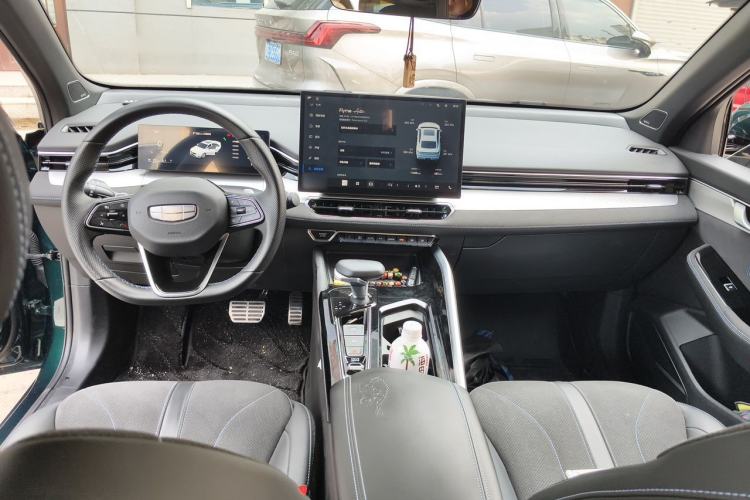 Used Geely Auto Preface 2025 Dongfang Yao 2.0TD Lanxing Edition Center Console