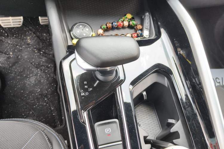 Used Geely Auto Preface 2025 Dongfang Yao 2.0TD Lanxing Edition Gear Lever