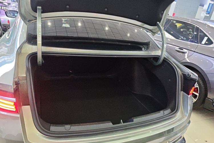 Used Geely Auto Preface 2025 Dongfang Yao 1.5TD Kunlun Edition Trunk