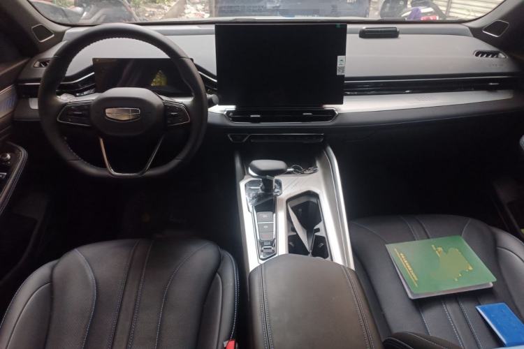 Used Geely Auto Preface 2025 Dongfang Yao 1.5TD Fuyao Edition Center Console