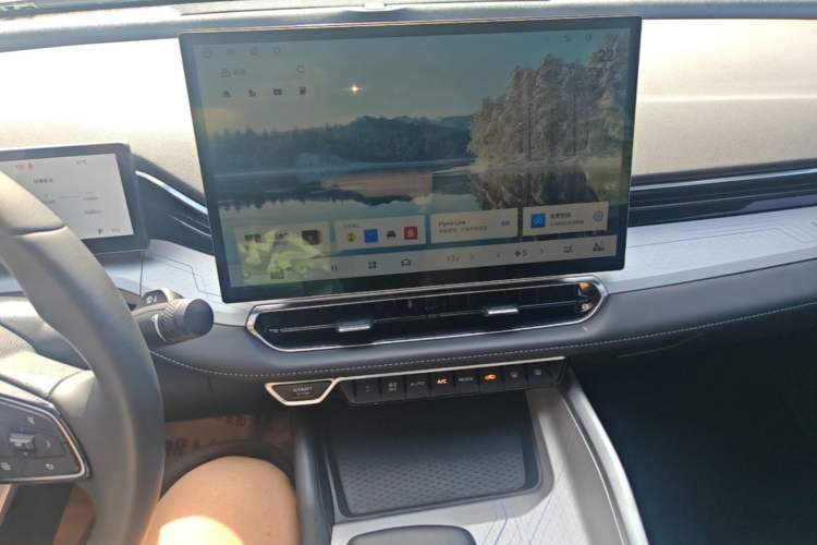 Used Geely Auto Preface 2025 Dongfang Yao 1.5TD Kunlun Edition Audio And AC Panel