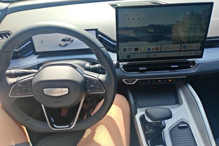 Used Geely Auto Preface 2025 Dongfang Yao 1.5TD Kunlun Edition Center Console