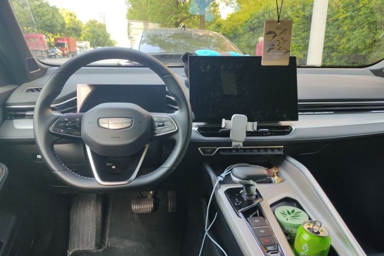 Used Geely Auto Preface 2025 Dongfang Yao 1.5TD Kunlun Edition Center Console
