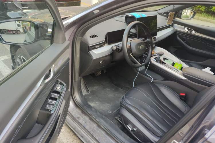 Used Geely Auto Preface 2025 Dongfang Yao 1.5TD Kunlun Edition Driver Seat