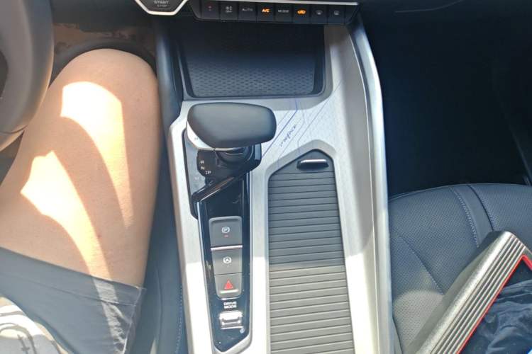 Used Geely Auto Preface 2025 Dongfang Yao 1.5TD Kunlun Edition Gear Lever