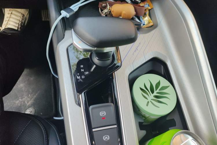 Used Geely Auto Preface 2025 Dongfang Yao 1.5TD Kunlun Edition Gear Lever