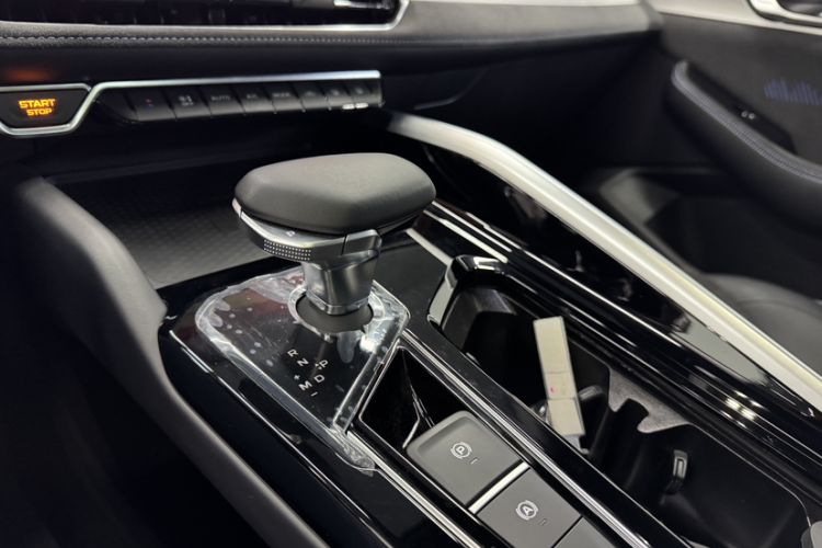Used Geely Auto Preface 2025 Dongfang Yao 2.0TD Moonlight Edition Gear Lever